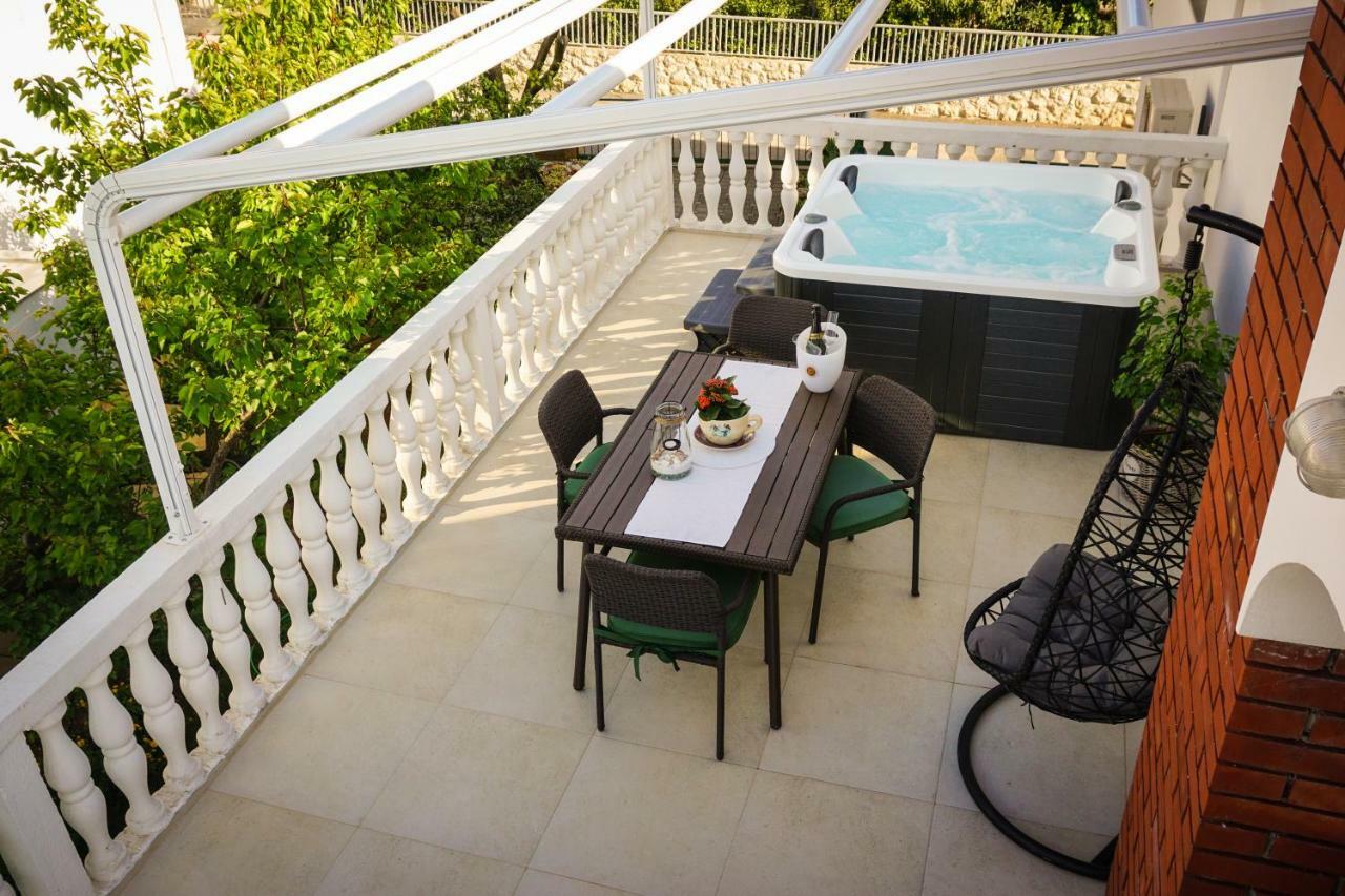 Apartment Paula With Private Jacuzzi And Parking- Near The Beach Задар Екстер'єр фото